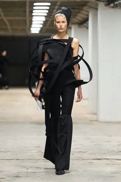 Look 15
